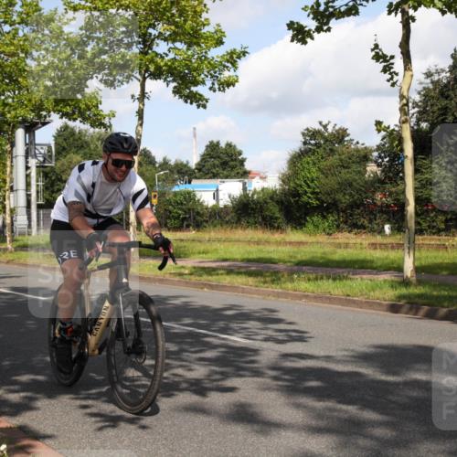 10.08.2025 - GEWOBA Citytriathlon Bremen Yannick Fuchs http://msf.ph/oto/8559432 10.08.2025 10:56:03 Radfahren 69, 93, 99, 119, 207, 464, 466, 485, 497 meine-sportfotos.de
