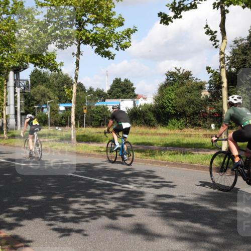 10.08.2025 - GEWOBA Citytriathlon Bremen Yannick Fuchs http://msf.ph/oto/8559472 10.08.2025 10:57:22 Radfahren 77, 233, 435 meine-sportfotos.de