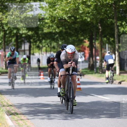 10.08.2025 - GEWOBA Citytriathlon Bremen Yannick Fuchs http://msf.ph/oto/8559473 10.08.2025 12:40:00 Radfahren 589, 596, 690, 706, 721, 779, 831, 880, 883, 1028 meine-sportfotos.de