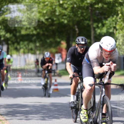 10.08.2025 - GEWOBA Citytriathlon Bremen Yannick Fuchs http://msf.ph/oto/8559477 10.08.2025 12:40:01 Radfahren 589, 596, 690, 706, 721, 779, 831, 880, 883, 896, 1028 meine-sportfotos.de