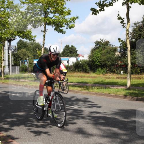 10.08.2025 - GEWOBA Citytriathlon Bremen Yannick Fuchs http://msf.ph/oto/8559483 10.08.2025 10:57:29 Radfahren 215, 435 meine-sportfotos.de