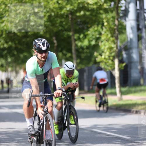 10.08.2025 - GEWOBA Citytriathlon Bremen Yannick Fuchs http://msf.ph/oto/8559485 10.08.2025 12:40:03 Radfahren 589, 596, 690, 706, 721, 779, 831, 880, 883, 890, 896, 1028 meine-sportfotos.de