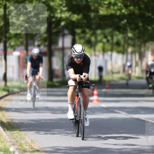 10.08.2025 - GEWOBA Citytriathlon Bremen Yannick Fuchs http://msf.ph/oto/8559494 10.08.2025 12:40:04 Radfahren 596, 602, 690, 706, 721, 779, 831, 880, 883, 890, 896, 1028 meine-sportfotos.de