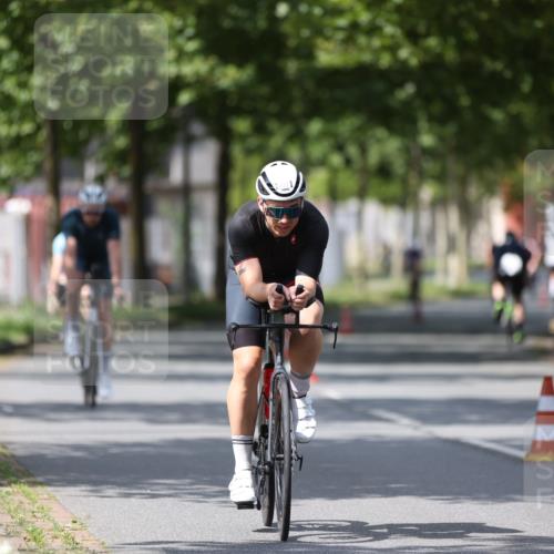 10.08.2025 - GEWOBA Citytriathlon Bremen Yannick Fuchs http://msf.ph/oto/8559496 10.08.2025 12:40:04 Radfahren 596, 602, 690, 706, 721, 779, 831, 880, 883, 890, 896, 1028 meine-sportfotos.de