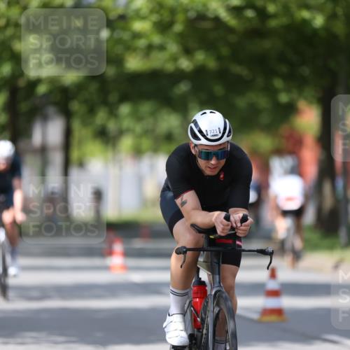 10.08.2025 - GEWOBA Citytriathlon Bremen Yannick Fuchs http://msf.ph/oto/8559503 10.08.2025 12:40:05 Radfahren 559, 596, 602, 690, 706, 721, 779, 831, 880, 883, 890, 896, 1028 meine-sportfotos.de