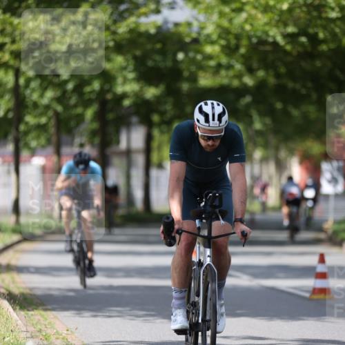 10.08.2025 - GEWOBA Citytriathlon Bremen Yannick Fuchs http://msf.ph/oto/8559513 10.08.2025 12:40:06 Radfahren 559, 596, 602, 690, 706, 721, 779, 815, 831, 880, 883, 890, 896, 1028 meine-sportfotos.de