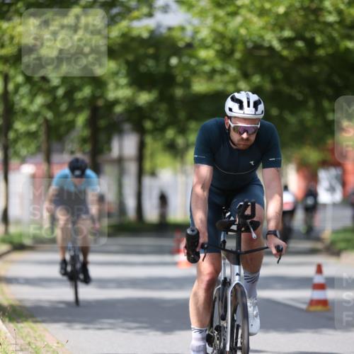 10.08.2025 - GEWOBA Citytriathlon Bremen Yannick Fuchs http://msf.ph/oto/8559515 10.08.2025 12:40:07 Radfahren 559, 596, 602, 690, 706, 721, 779, 815, 831, 880, 883, 890, 896, 1028 meine-sportfotos.de