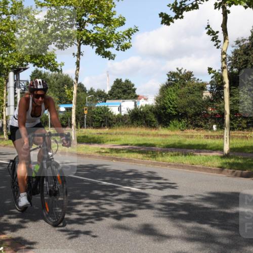 10.08.2025 - GEWOBA Citytriathlon Bremen Yannick Fuchs http://msf.ph/oto/8559516 10.08.2025 10:58:17 Radfahren 1, 125, 143, 165, 185, 402, 443, 445, 453, 472, 493, 506, 513 meine-sportfotos.de