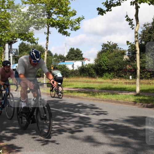 10.08.2025 - GEWOBA Citytriathlon Bremen Yannick Fuchs http://msf.ph/oto/8559519 10.08.2025 10:58:19 Radfahren 1, 125, 165, 185, 221, 402, 443, 445, 453, 472, 493, 506, 513 meine-sportfotos.de