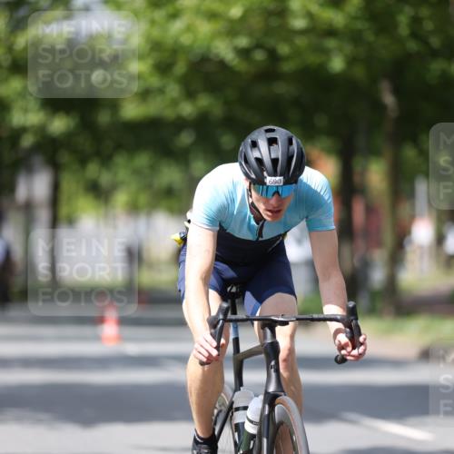 10.08.2025 - GEWOBA Citytriathlon Bremen Yannick Fuchs http://msf.ph/oto/8559526 10.08.2025 12:40:08 Radfahren 559, 596, 602, 690, 706, 721, 779, 815, 831, 880, 883, 890, 896, 899, 1028 meine-sportfotos.de