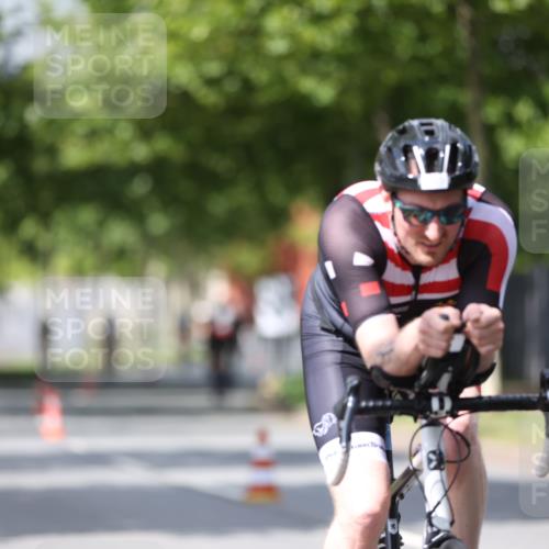 10.08.2025 - GEWOBA Citytriathlon Bremen Yannick Fuchs http://msf.ph/oto/8559594 10.08.2025 12:40:17 Radfahren 559, 581, 597, 602, 690, 706, 721, 737, 815, 880, 890, 896, 899, 910, 949, 975 meine-sportfotos.de