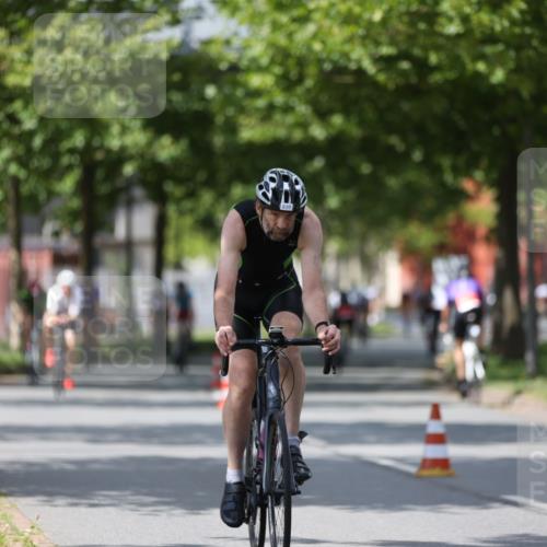 10.08.2025 - GEWOBA Citytriathlon Bremen Yannick Fuchs http://msf.ph/oto/8559601 10.08.2025 12:40:20 Radfahren 559, 581, 597, 602, 690, 706, 723, 737, 815, 870, 879, 890, 896, 899, 910, 949, 975 meine-sportfotos.de