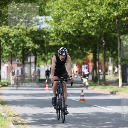 10.08.2025 - GEWOBA Citytriathlon Bremen Yannick Fuchs http://msf.ph/oto/8559604 10.08.2025 12:40:21 Radfahren 559, 581, 597, 602, 690, 723, 737, 815, 870, 879, 890, 896, 899, 910, 949, 975, 1024 meine-sportfotos.de