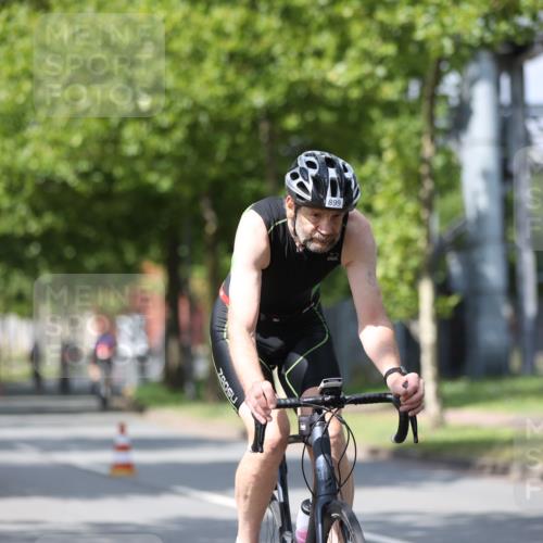 10.08.2025 - GEWOBA Citytriathlon Bremen Yannick Fuchs http://msf.ph/oto/8559613 10.08.2025 12:40:21 Radfahren 559, 581, 597, 602, 690, 723, 737, 815, 870, 879, 890, 896, 899, 910, 949, 975, 1024 meine-sportfotos.de