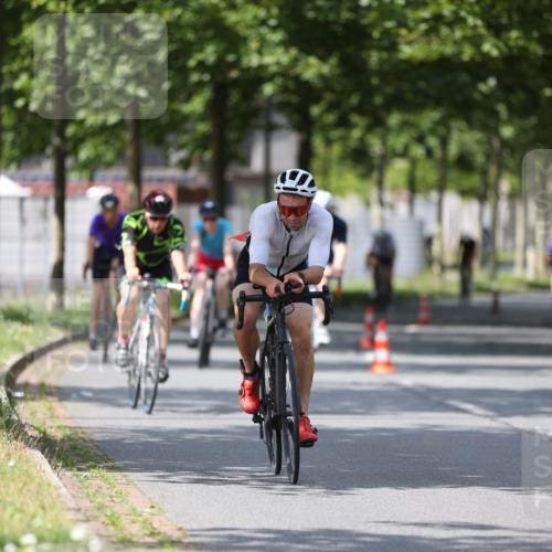 10.08.2025 - GEWOBA Citytriathlon Bremen Yannick Fuchs http://msf.ph/oto/8559616 10.08.2025 12:40:23 Radfahren 559, 581, 597, 602, 723, 737, 815, 848, 870, 879, 890, 896, 899, 910, 949, 975, 1024 meine-sportfotos.de