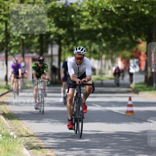 10.08.2025 - GEWOBA Citytriathlon Bremen Yannick Fuchs http://msf.ph/oto/8559623 10.08.2025 12:40:24 Radfahren 559, 581, 597, 602, 672, 723, 737, 815, 848, 870, 879, 890, 896, 899, 910, 949, 975, 1024 meine-sportfotos.de