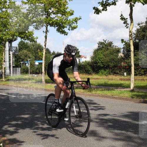 10.08.2025 - GEWOBA Citytriathlon Bremen Yannick Fuchs http://msf.ph/oto/8559630 10.08.2025 11:00:21 Radfahren 41, 131, 139, 227, 381, 474 meine-sportfotos.de