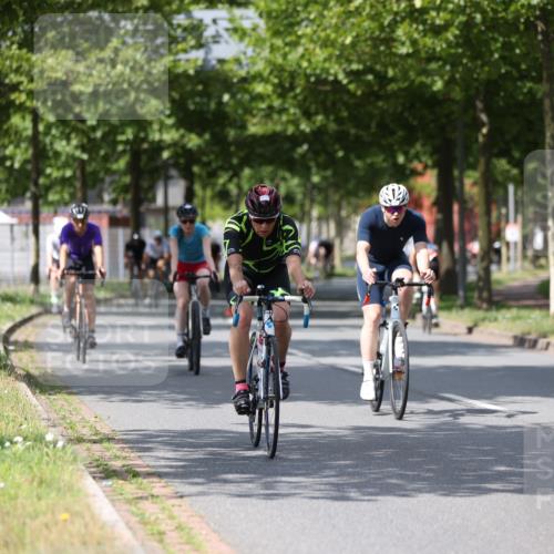 10.08.2025 - GEWOBA Citytriathlon Bremen Yannick Fuchs http://msf.ph/oto/8559636 10.08.2025 12:40:25 Radfahren 559, 581, 597, 602, 672, 723, 737, 815, 848, 870, 879, 890, 896, 899, 910, 949, 975, 1002, 1024 meine-sportfotos.de