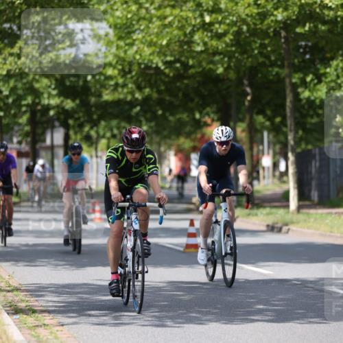 10.08.2025 - GEWOBA Citytriathlon Bremen Yannick Fuchs http://msf.ph/oto/8559638 10.08.2025 12:40:25 Radfahren 559, 581, 597, 602, 672, 723, 737, 815, 848, 870, 879, 890, 896, 899, 910, 949, 975, 1002, 1024 meine-sportfotos.de