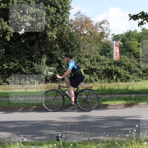 10.08.2025 - GEWOBA Citytriathlon Bremen Yannick Fuchs http://msf.ph/oto/8559639 10.08.2025 10:36:00 Radfahren 71, 109, 225, 373, 450, 452, 493 meine-sportfotos.de