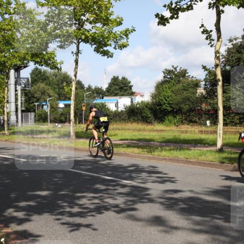 10.08.2025 - GEWOBA Citytriathlon Bremen Yannick Fuchs http://msf.ph/oto/8559641 10.08.2025 11:00:26 Radfahren 3, 41, 131, 139, 381, 474 meine-sportfotos.de