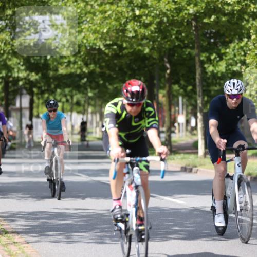 10.08.2025 - GEWOBA Citytriathlon Bremen Yannick Fuchs http://msf.ph/oto/8559643 10.08.2025 12:40:25 Radfahren 559, 581, 597, 602, 672, 723, 737, 815, 848, 870, 879, 890, 896, 899, 910, 949, 975, 1002, 1024 meine-sportfotos.de