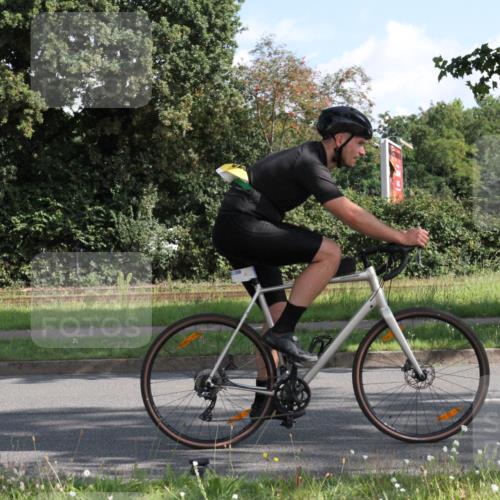 10.08.2025 - GEWOBA Citytriathlon Bremen Yannick Fuchs http://msf.ph/oto/8559646 10.08.2025 10:36:10 Radfahren 373, 401, 450, 493 meine-sportfotos.de