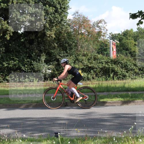 10.08.2025 - GEWOBA Citytriathlon Bremen Yannick Fuchs http://msf.ph/oto/8559654 10.08.2025 10:36:11 Radfahren 231, 373, 401, 450, 493 meine-sportfotos.de