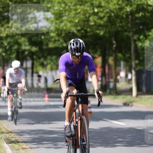 10.08.2025 - GEWOBA Citytriathlon Bremen Yannick Fuchs http://msf.ph/oto/8559658 10.08.2025 12:40:27 Radfahren 559, 581, 597, 602, 672, 723, 737, 815, 848, 870, 879, 890, 899, 910, 949, 975, 1002, 1024 meine-sportfotos.de