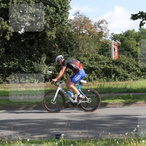 10.08.2025 - GEWOBA Citytriathlon Bremen Yannick Fuchs http://msf.ph/oto/8559670 10.08.2025 10:36:13 Radfahren 231, 373, 401, 450, 493 meine-sportfotos.de