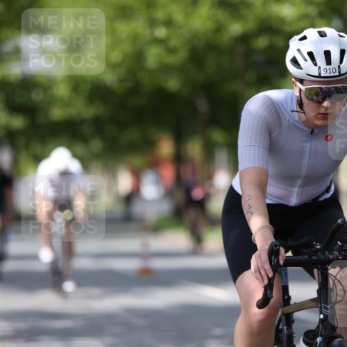 10.08.2025 - GEWOBA Citytriathlon Bremen Yannick Fuchs http://msf.ph/oto/8559678 10.08.2025 12:40:29 Radfahren 559, 581, 597, 602, 672, 723, 737, 815, 829, 848, 870, 879, 899, 910, 949, 975, 1002, 1024 meine-sportfotos.de