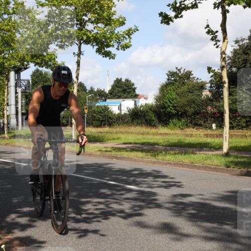 10.08.2025 - GEWOBA Citytriathlon Bremen Yannick Fuchs http://msf.ph/oto/8559684 10.08.2025 11:01:22 Radfahren 37, 87, 410, 440 meine-sportfotos.de