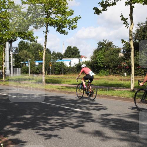 10.08.2025 - GEWOBA Citytriathlon Bremen Yannick Fuchs http://msf.ph/oto/8559688 10.08.2025 11:01:25 Radfahren 37, 87, 410, 440 meine-sportfotos.de