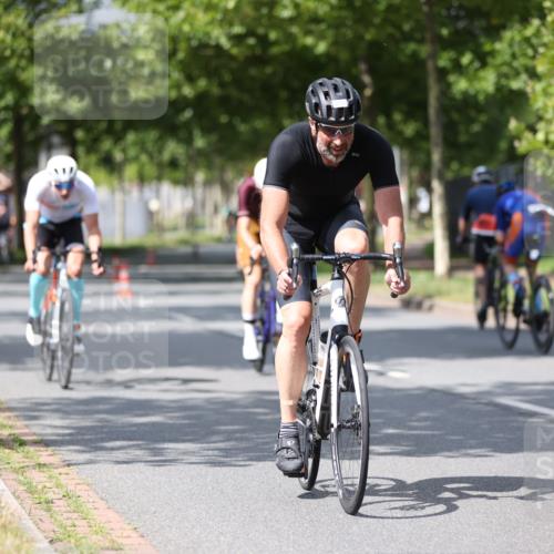 10.08.2025 - GEWOBA Citytriathlon Bremen Yannick Fuchs http://msf.ph/oto/8559691 10.08.2025 12:40:30 Radfahren 559, 581, 597, 672, 723, 737, 815, 829, 848, 870, 879, 899, 910, 949, 975, 1002, 1024 meine-sportfotos.de