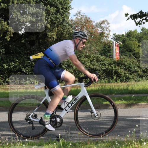 10.08.2025 - GEWOBA Citytriathlon Bremen Yannick Fuchs http://msf.ph/oto/8559692 10.08.2025 10:36:25 Radfahren 99, 117, 159, 231, 378, 397, 401, 447, 450 meine-sportfotos.de
