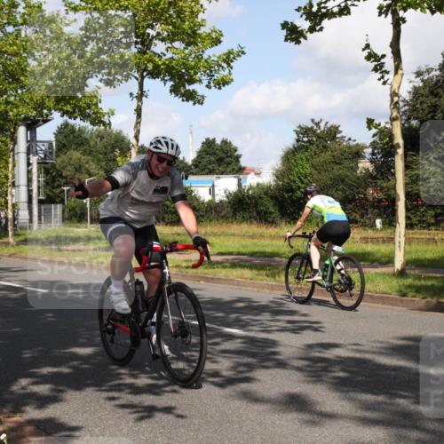 10.08.2025 - GEWOBA Citytriathlon Bremen Yannick Fuchs http://msf.ph/oto/8559693 10.08.2025 11:01:27 Radfahren 37, 87, 410, 440 meine-sportfotos.de