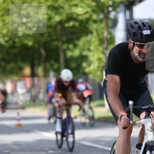 10.08.2025 - GEWOBA Citytriathlon Bremen Yannick Fuchs http://msf.ph/oto/8559698 10.08.2025 12:40:31 Radfahren 581, 597, 672, 723, 737, 815, 829, 848, 870, 879, 899, 910, 949, 975, 1002, 1024 meine-sportfotos.de