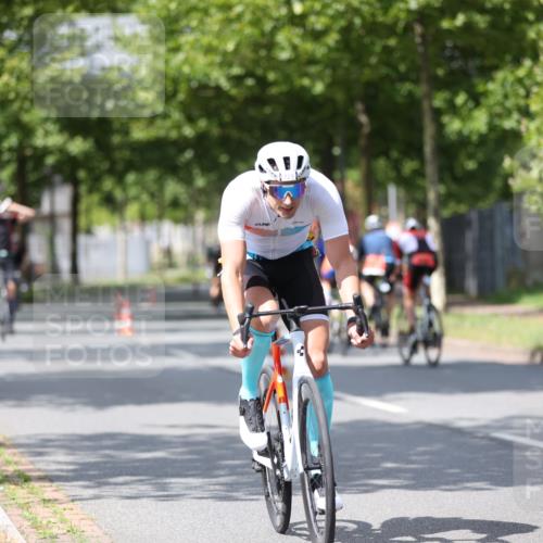 10.08.2025 - GEWOBA Citytriathlon Bremen Yannick Fuchs http://msf.ph/oto/8559700 10.08.2025 12:40:31 Radfahren 581, 597, 672, 723, 737, 815, 829, 848, 870, 879, 899, 910, 949, 975, 1002, 1024 meine-sportfotos.de