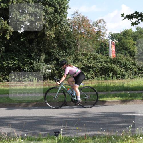 10.08.2025 - GEWOBA Citytriathlon Bremen Yannick Fuchs http://msf.ph/oto/8559725 10.08.2025 10:36:30 Radfahren 99, 115, 117, 159, 231, 378, 397, 401, 447 meine-sportfotos.de
