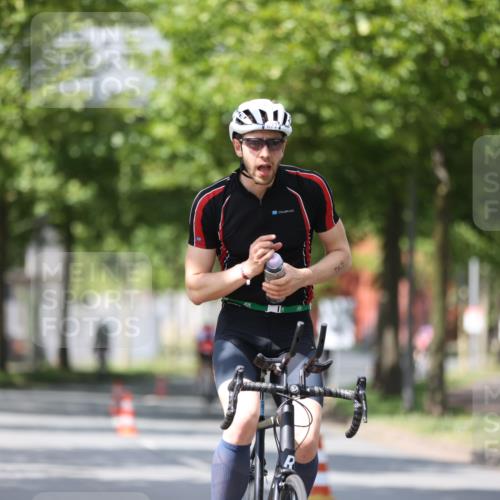 10.08.2025 - GEWOBA Citytriathlon Bremen Yannick Fuchs http://msf.ph/oto/8559729 10.08.2025 12:40:34 Radfahren 581, 597, 672, 723, 737, 829, 848, 870, 879, 910, 921, 949, 975, 1002, 1024 meine-sportfotos.de