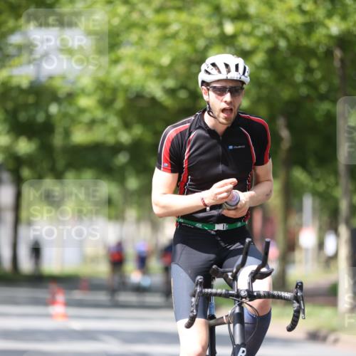 10.08.2025 - GEWOBA Citytriathlon Bremen Yannick Fuchs http://msf.ph/oto/8559731 10.08.2025 12:40:34 Radfahren 581, 597, 672, 723, 737, 829, 848, 870, 879, 910, 921, 949, 975, 1002, 1024 meine-sportfotos.de