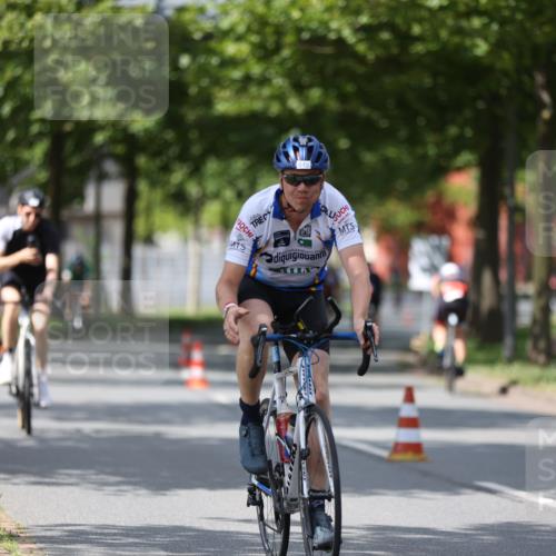 10.08.2025 - GEWOBA Citytriathlon Bremen Yannick Fuchs http://msf.ph/oto/8559744 10.08.2025 12:40:35 Radfahren 581, 597, 606, 672, 723, 737, 829, 848, 870, 879, 910, 921, 949, 975, 1002, 1024 meine-sportfotos.de