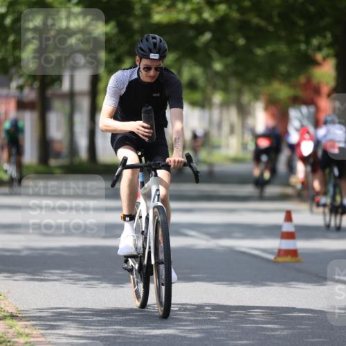 10.08.2025 - GEWOBA Citytriathlon Bremen Yannick Fuchs http://msf.ph/oto/8559754 10.08.2025 12:40:37 Radfahren 581, 597, 606, 672, 723, 737, 802, 829, 848, 870, 879, 910, 921, 949, 975, 1002, 1024 meine-sportfotos.de