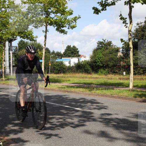 10.08.2025 - GEWOBA Citytriathlon Bremen Yannick Fuchs http://msf.ph/oto/8559762 10.08.2025 11:02:53 Radfahren 23, 53, 135, 223 meine-sportfotos.de