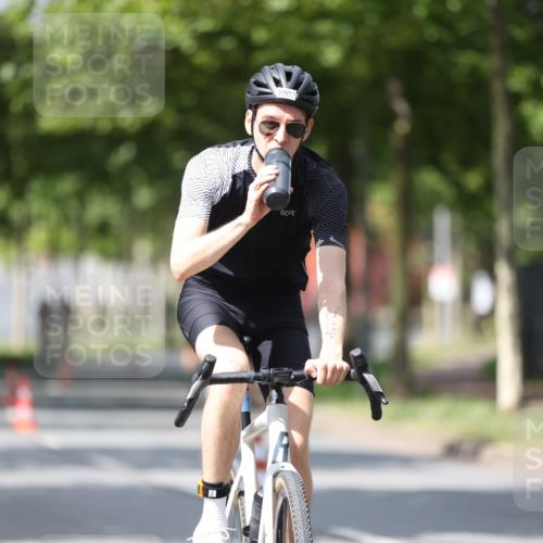 10.08.2025 - GEWOBA Citytriathlon Bremen Yannick Fuchs http://msf.ph/oto/8559764 10.08.2025 12:40:37 Radfahren 581, 597, 606, 672, 723, 737, 802, 829, 848, 870, 879, 910, 921, 949, 975, 1002, 1024 meine-sportfotos.de