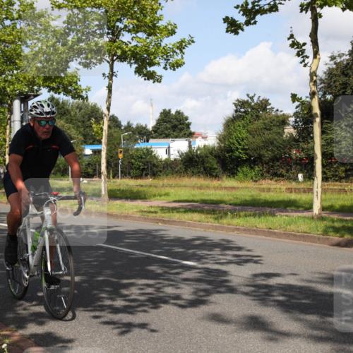 10.08.2025 - GEWOBA Citytriathlon Bremen Yannick Fuchs http://msf.ph/oto/8559775 10.08.2025 11:03:16 Radfahren 27, 175, 177, 189, 415, 496 meine-sportfotos.de