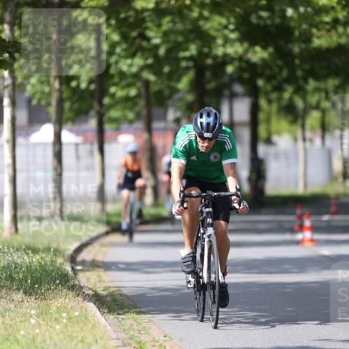 10.08.2025 - GEWOBA Citytriathlon Bremen Yannick Fuchs http://msf.ph/oto/8559778 10.08.2025 12:40:41 Radfahren 597, 606, 672, 723, 802, 829, 848, 870, 879, 910, 921, 1002, 1024 meine-sportfotos.de