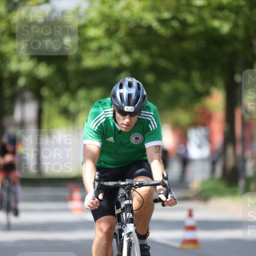 10.08.2025 - GEWOBA Citytriathlon Bremen Yannick Fuchs http://msf.ph/oto/8559785 10.08.2025 12:40:42 Radfahren 597, 606, 672, 723, 802, 829, 848, 870, 879, 921, 1001, 1002, 1024 meine-sportfotos.de