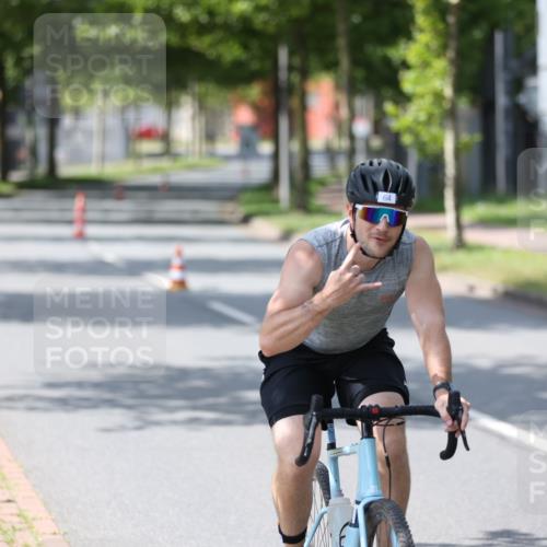 10.08.2025 - GEWOBA Citytriathlon Bremen Yannick Fuchs http://msf.ph/oto/8559798 10.08.2025 14:16:38 Radfahren 31, 41, 57, 64, 121, 144, 152, 173 meine-sportfotos.de