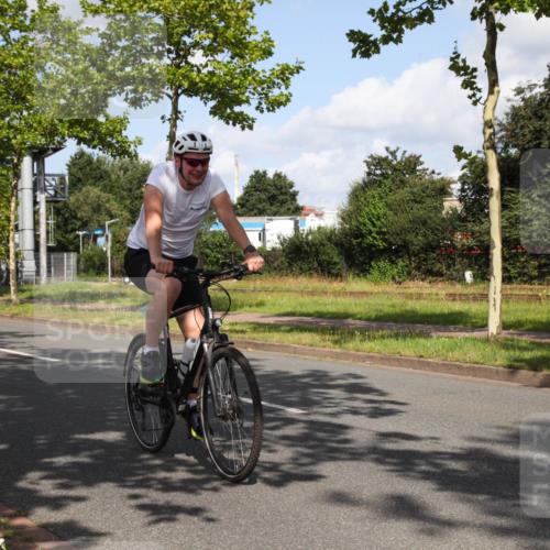10.08.2025 - GEWOBA Citytriathlon Bremen Yannick Fuchs http://msf.ph/oto/8559800 10.08.2025 11:03:43 Radfahren 13, 55, 167 meine-sportfotos.de